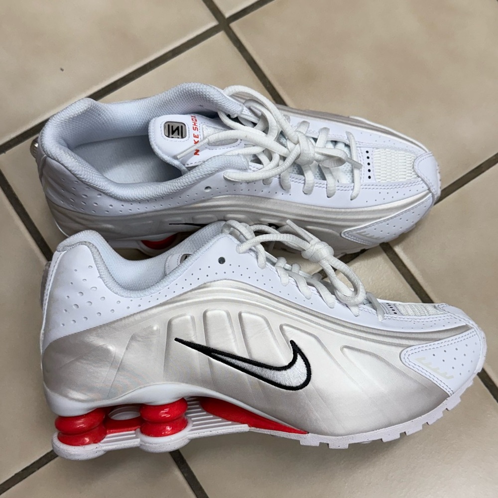 NEW Nike Shox R4 Youth Kids White Silver Red Sneakers